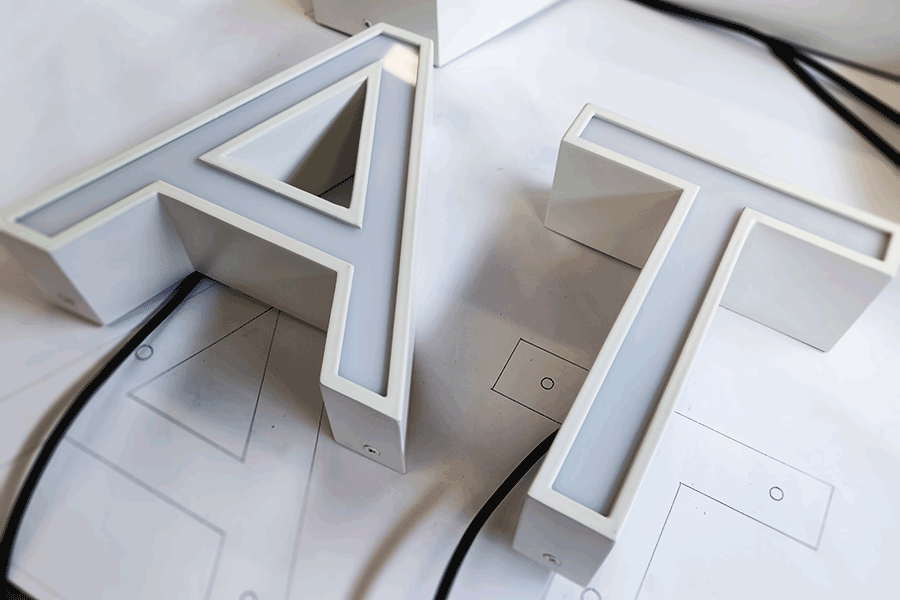 設計製作鏤空字標識標牌具備哪些特征？